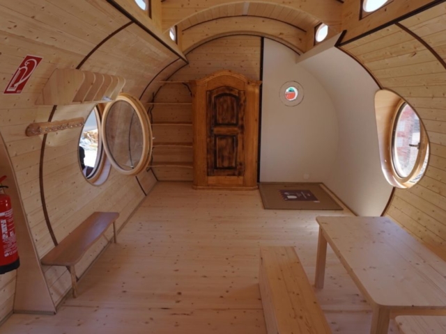 alte Möbel im Tiny House, kreativ eingerichtet