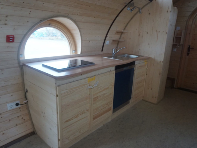 Küche im Tinyhouse, Holzküche in der Ferienwohnung